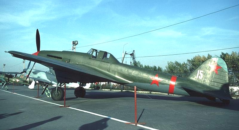 Самолет Ил-2