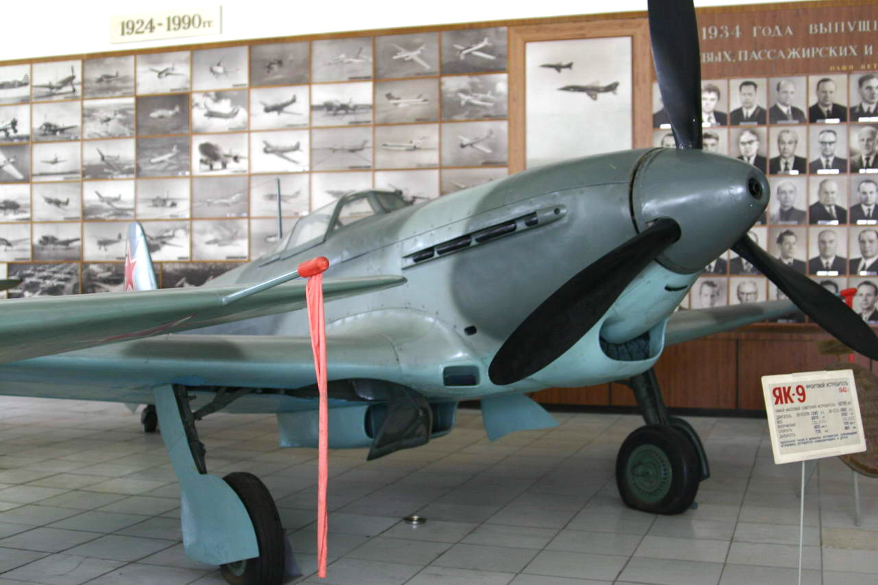 самолет второй мировой ЯК-9