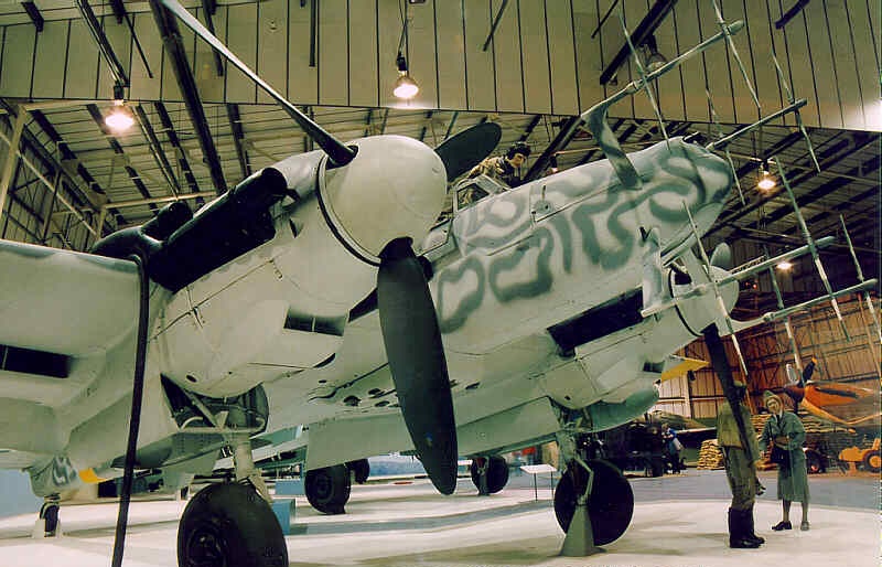 в ангаре Мессершмитт Bf.110